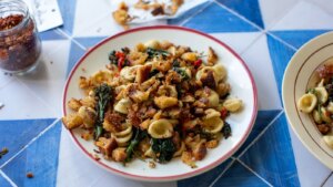 Cocina italiana de Donal: Orecchiette con verduras y pangratto picante
