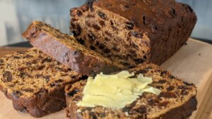 Lilly's Tea Brack con fichas de adivinación
