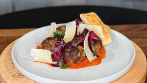 Albóndigas con salsa romesco de Kevin Aherne: hoy