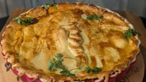 Pastel de bistec y riñones de Trisha con salsa