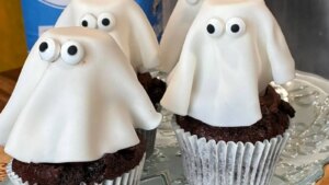Pastelitos fantasma de chocolate de Shane Smith