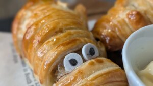Momias de rollos de salchicha de Halloween de Wade Murphy