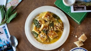 Cocina italiana de Donal: Gnudi con salvia y mantequilla marrón